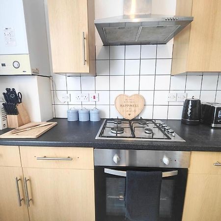 Lovely 3 Bedroom Serviced Apartment In Leytonstone Лондон Екстер'єр фото