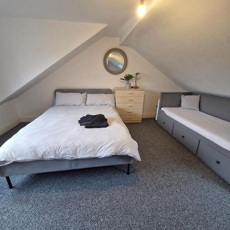 Lovely 3 Bedroom Serviced Apartment In Leytonstone Лондон Екстер'єр фото