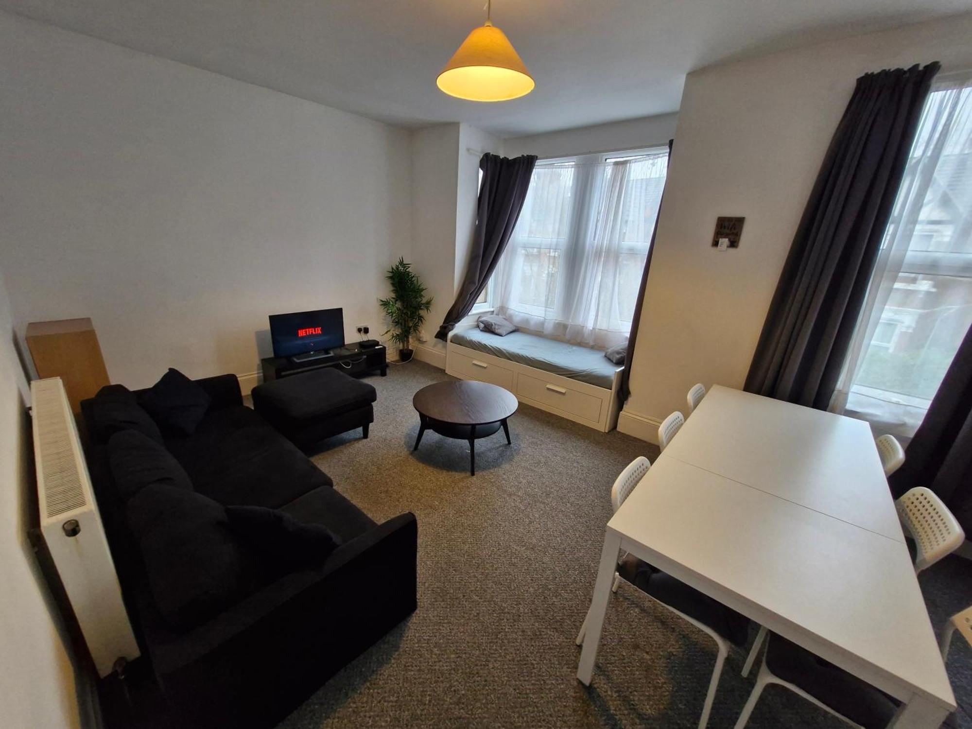 Lovely 3 Bedroom Serviced Apartment In Leytonstone Лондон Екстер'єр фото